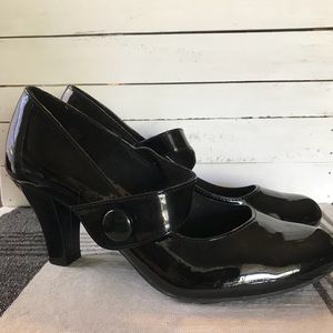 American Eagle Pumps